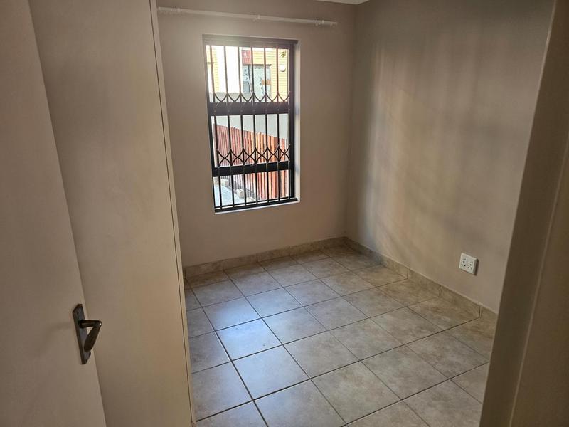 To Let 2 Bedroom Property for Rent in Burgundy Estate Western Cape
